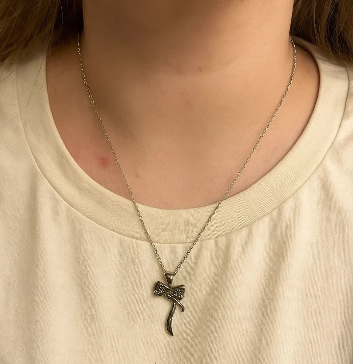 Bow Necklace